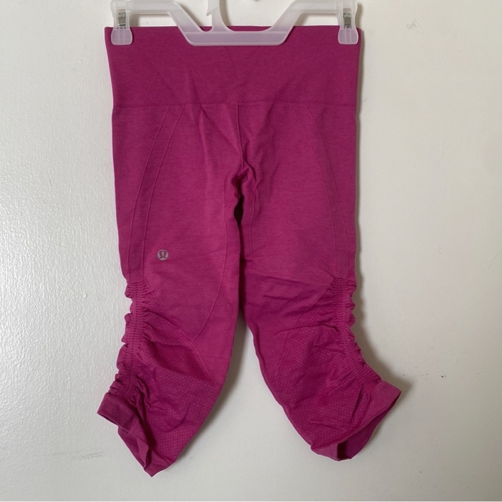 Rare Lululemon In the Flow Capri Crop Leggings || Size 4 Pink
